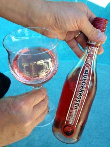 A strawberry pink color with lively hues, Mulderbosch Cabernet Sauvignon Rosé 2012 combines aromas of ripe blood-orange, red berries black currant and is medium bodied.